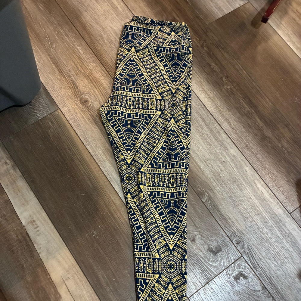 LuLaRoe Navy and Yellow Geometric Leggings